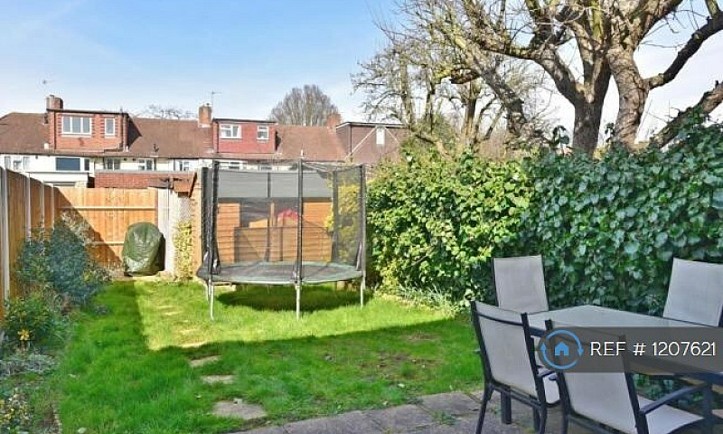 3 Bedroom House In L...