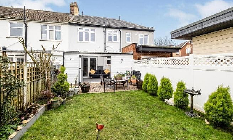 Spacious 4 Bedroom H...