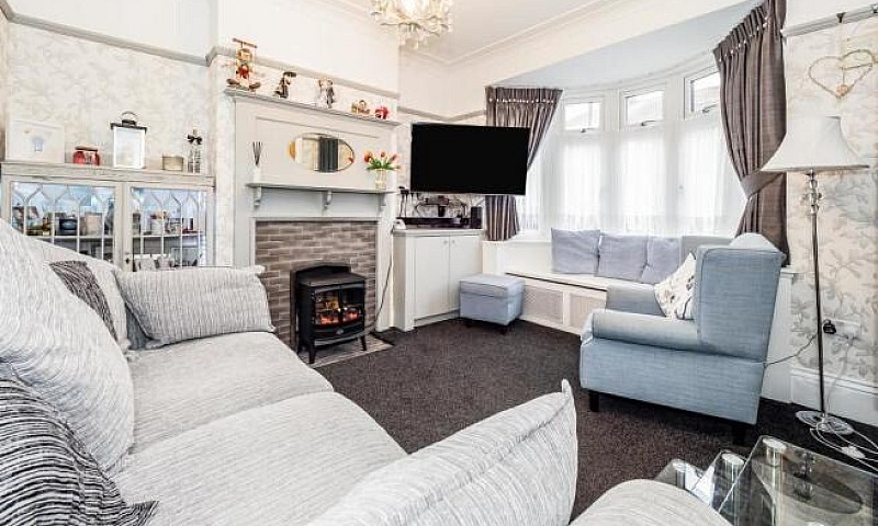 Spacious 4 Bedroom H...
