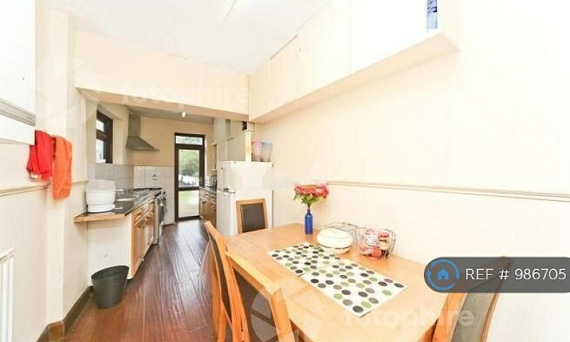 4 Bedroom House In M...
