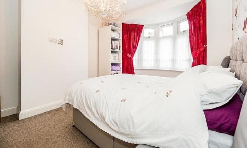 Spacious 4 Bedroom H...