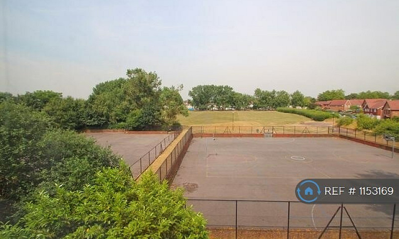 2 Bedroom Flat In Th...
