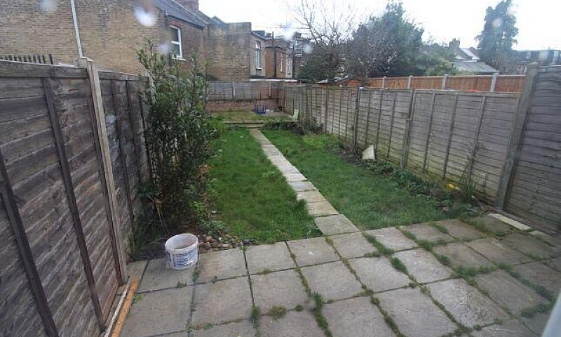 Spacious 6 Bed House...