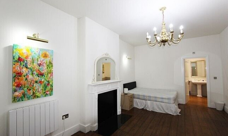 '**Three Bedroom Apa...