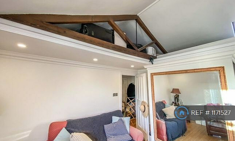 1 Bedroom Flat In On...