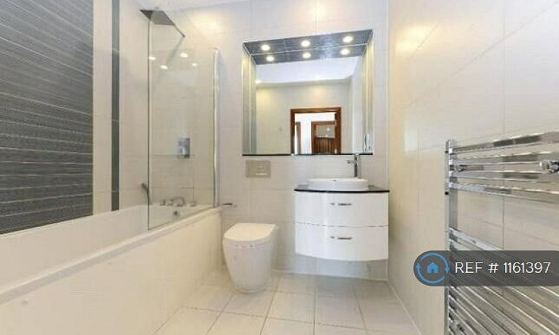 2 Bedroom Flat In Ne...