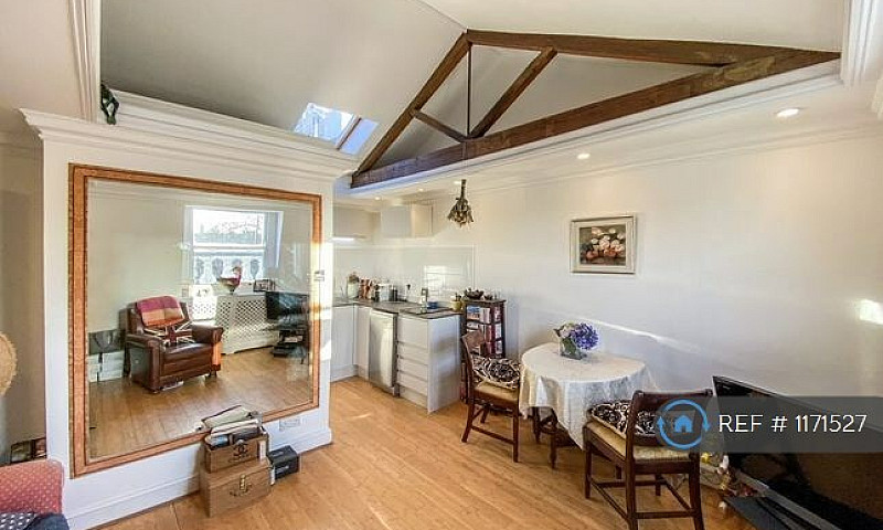 1 Bedroom Flat In On...