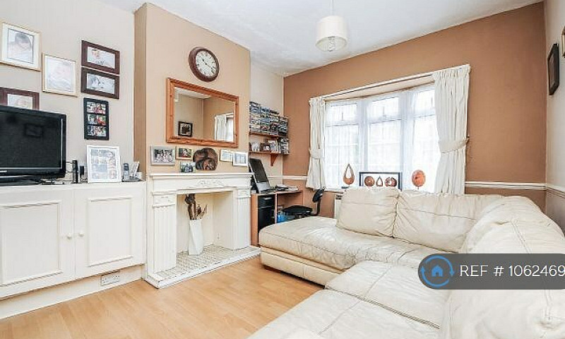 3 Bedroom House In A...