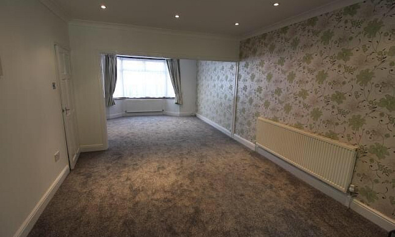 Spacious 6 Bed House...