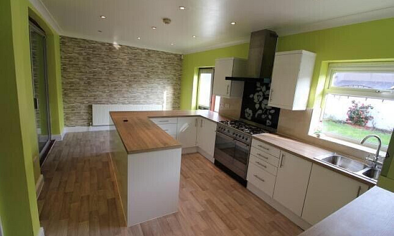 Spacious 6 Bed House...