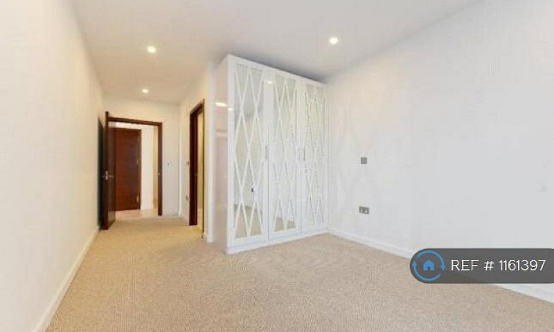 2 Bedroom Flat In Ne...
