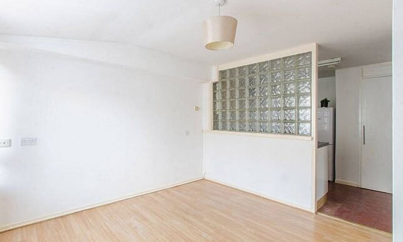Stunning 1 Bedroom F...