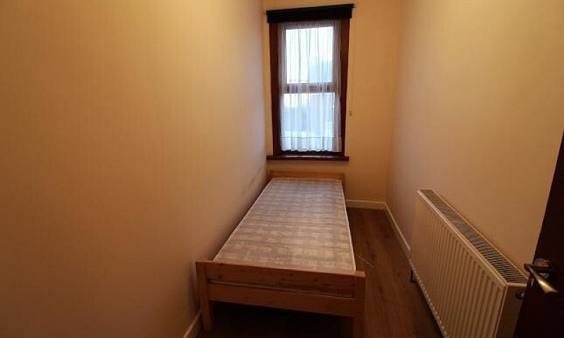 Spacious 2 Bed Flat ...