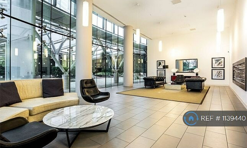 2 Bedroom Flat In Ea...