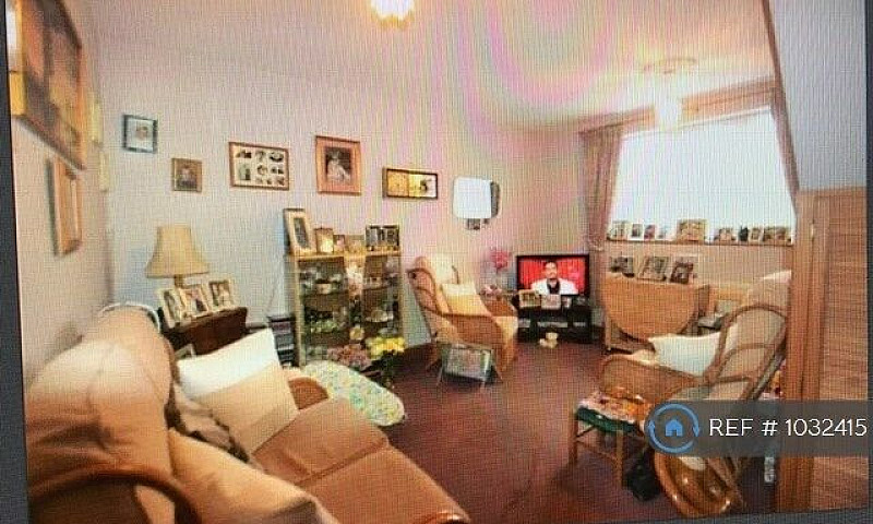 2 Bedroom House In S...