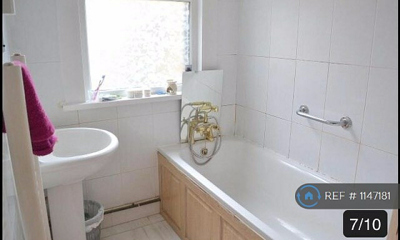 2 Bedroom House In M...