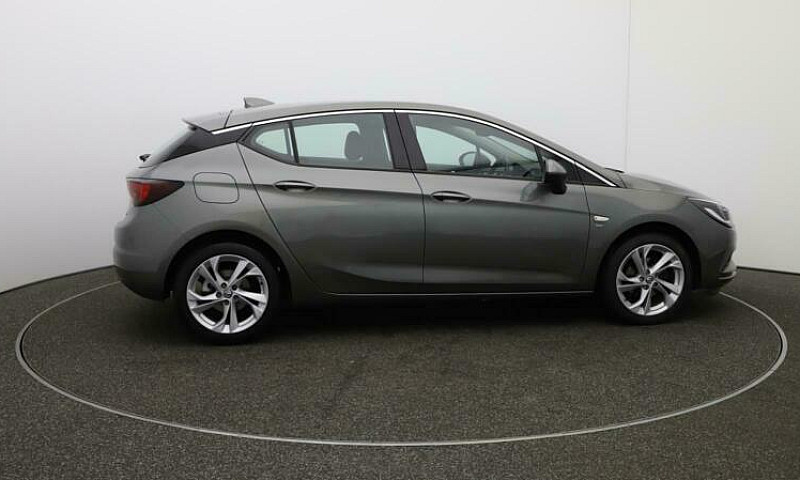 2018 Vauxhall Astra ...
