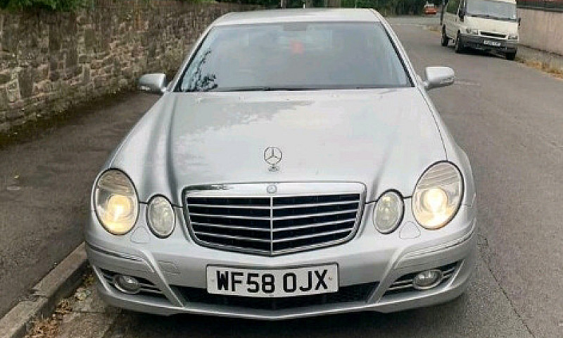 Mercedes Auto E220 C...