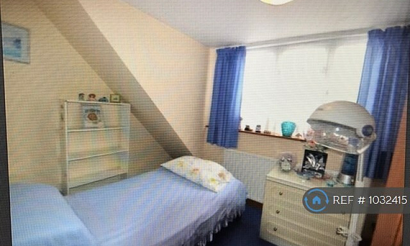 2 Bedroom House In S...