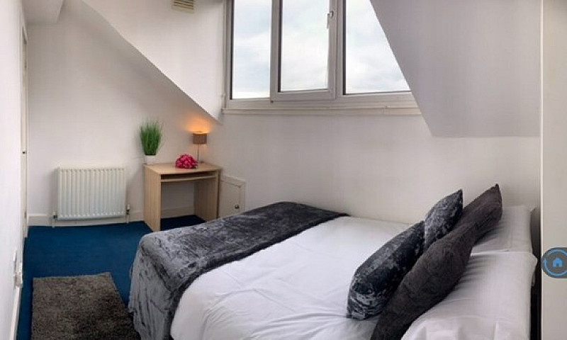 1 Bedroom In De Lacy...