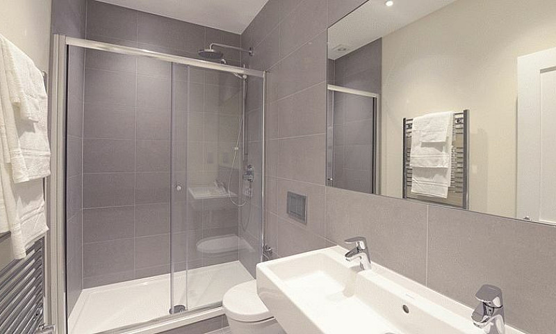 3 Bedroom Flat In Ha...