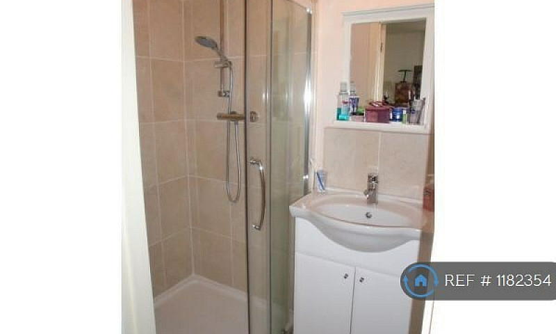Studio Flat In Hampt...