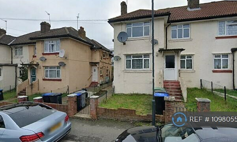 2 Bedroom Flat In Fa...
