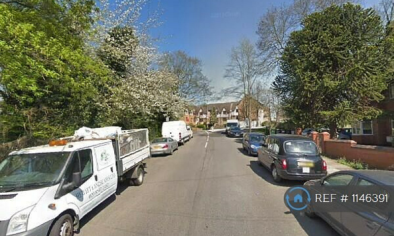 2 Bedroom Flat In Gr...