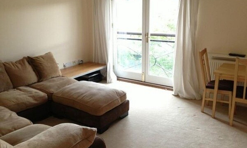 2 Bedroom Flat In Wh...