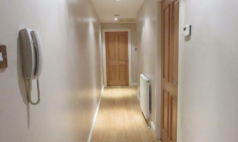 1 Bedroom Flat In Au...