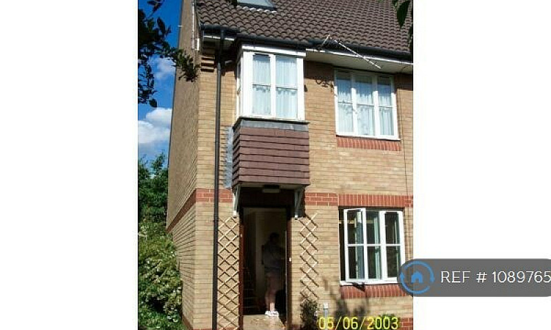 1 Bedroom Flat In Bu...