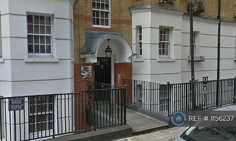 2 Bedroom Flat In Hu...