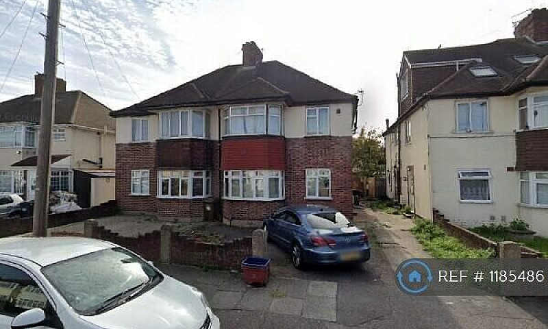 2 Bedroom Flat In Mu...