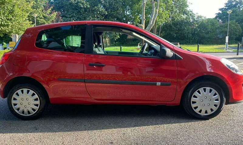 2009 Renault Clio 1....