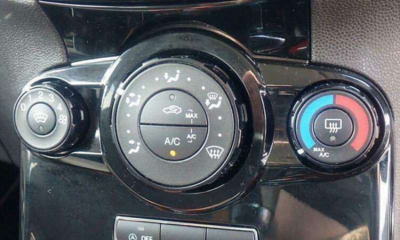 2015 Ford Fiesta 1.0...