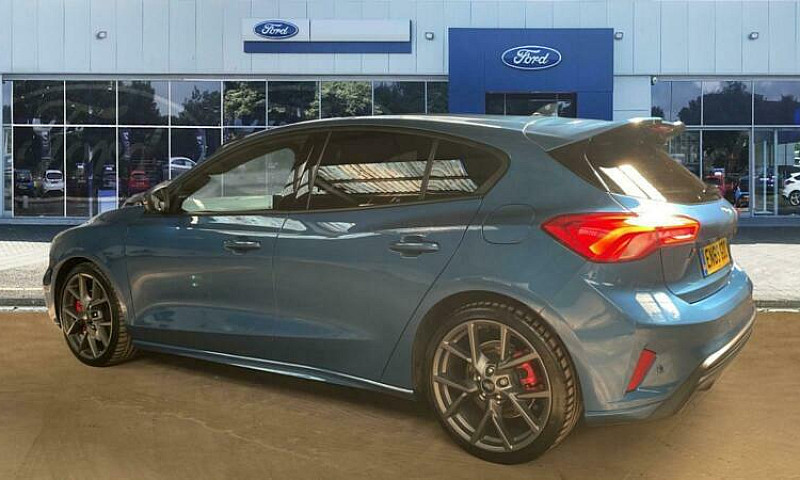 2020 Ford Focus St 2...