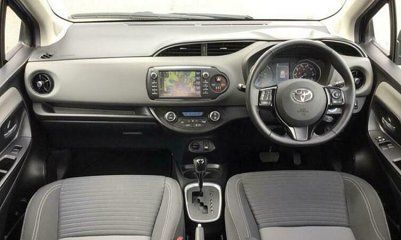 2019 Toyota Yaris Hy...