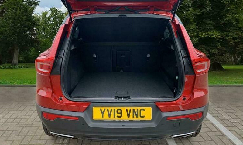 Volvo Xc40 D4 R Desi...