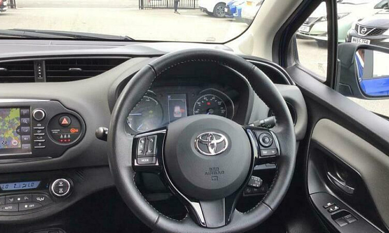 2019 Toyota Yaris Hy...