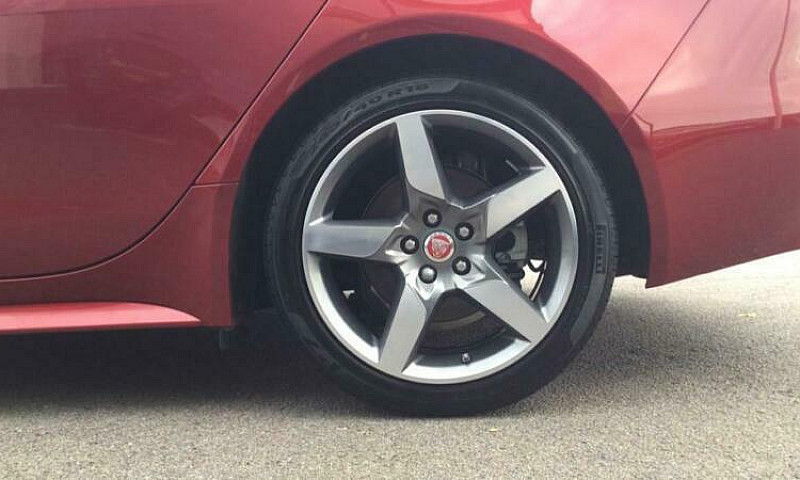 Jaguar Xe 2.0D (180)...