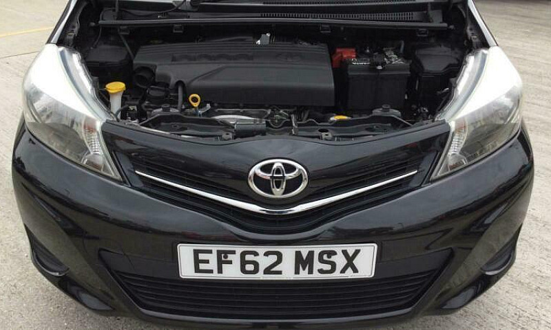 2012 Toyota Yaris 1....