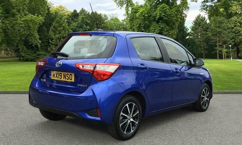 2019 Toyota Yaris Hy...