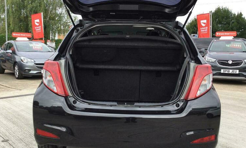 2012 Toyota Yaris 1....