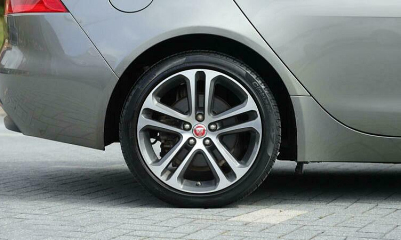 2018 Jaguar Xe 2.0D ...