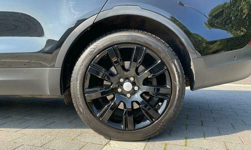 Land Rover Discovery...