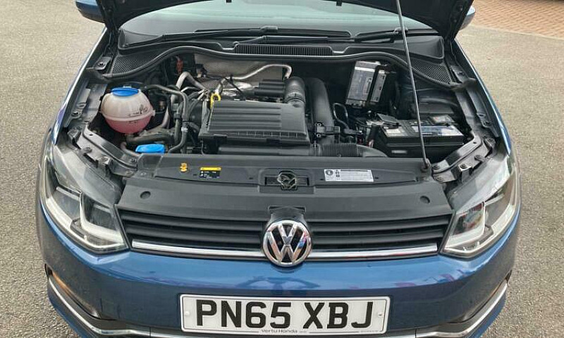 2015 Volkswagen Polo...
