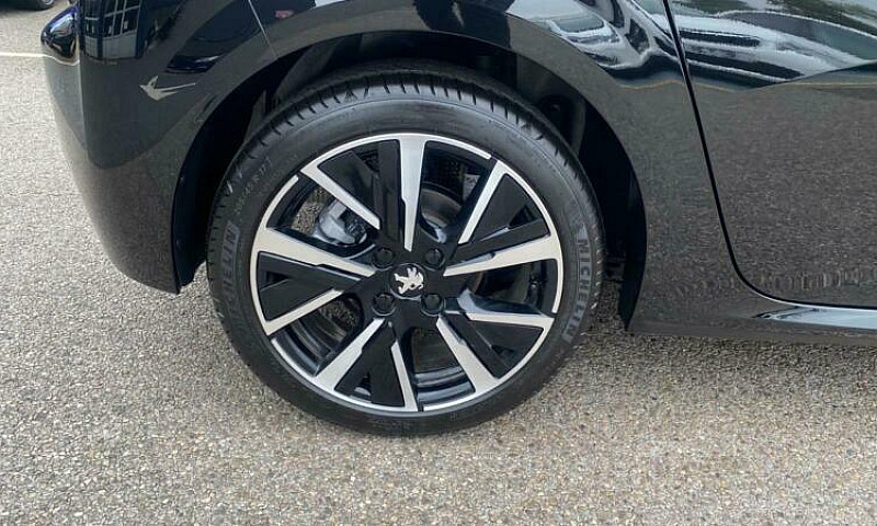 2021 Peugeot 208 1.2...