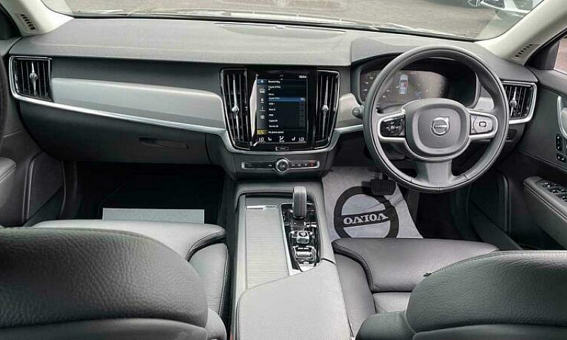 2020 Volvo V90 Momen...