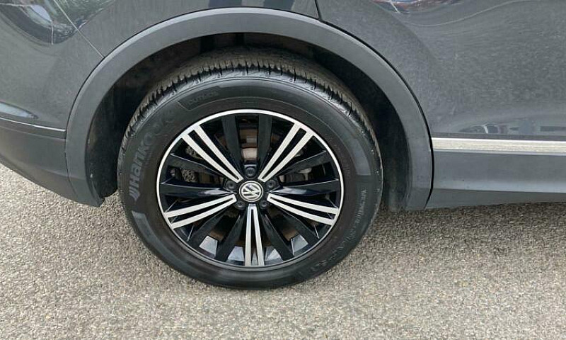 2018 Volkswagen Tigu...