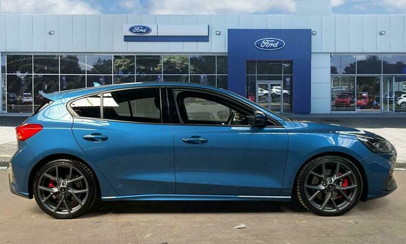 2020 Ford Focus St 2...